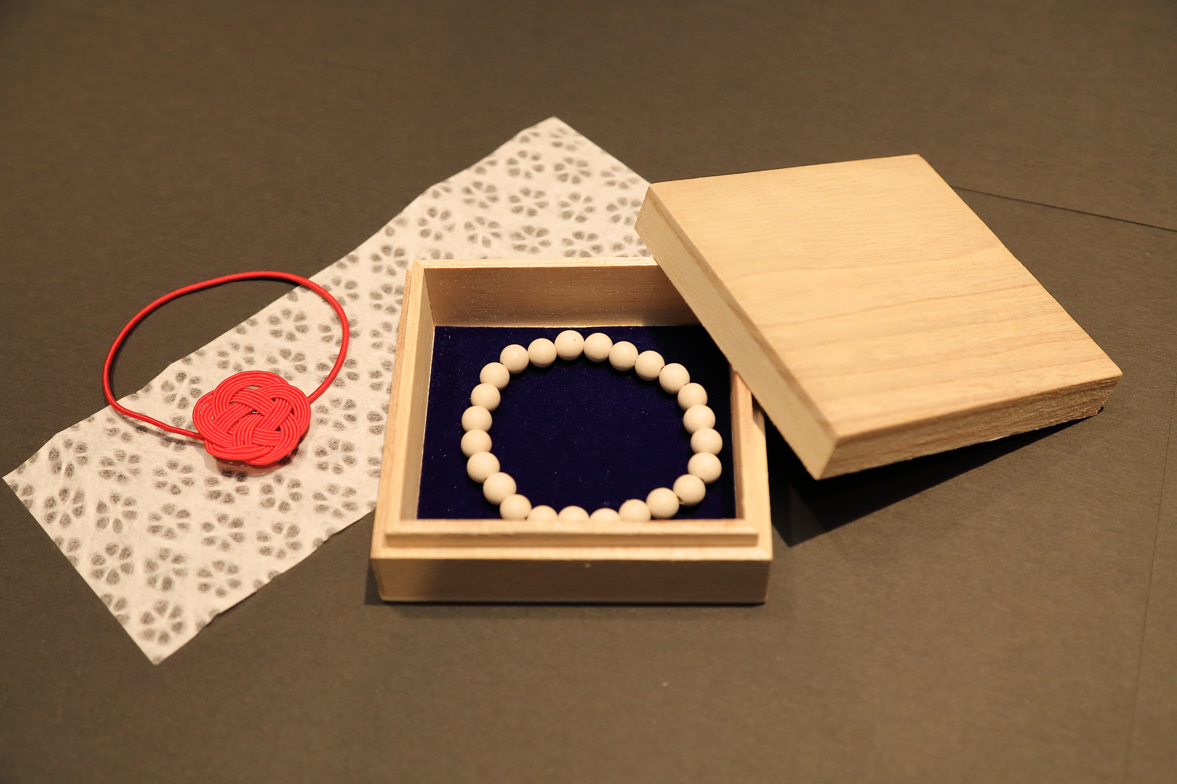 北投石ブレスレット（木箱入り）